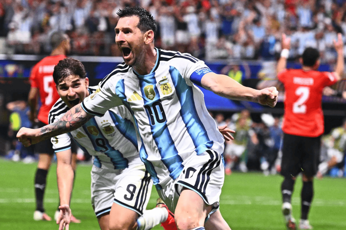 Lionel Messi celebrates Argentina's dramatic comeback victory over Egypt during the FIFA World Cup 2026 Round of 16 match at Mercedes-Benz Stadium.
