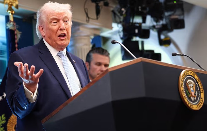 Donald Trump during discussions over the proposed US-Iran ceasefire deal amid rising tensions over Iran’s nuclear program, oil supply disruptions, and Middle East security concerns.