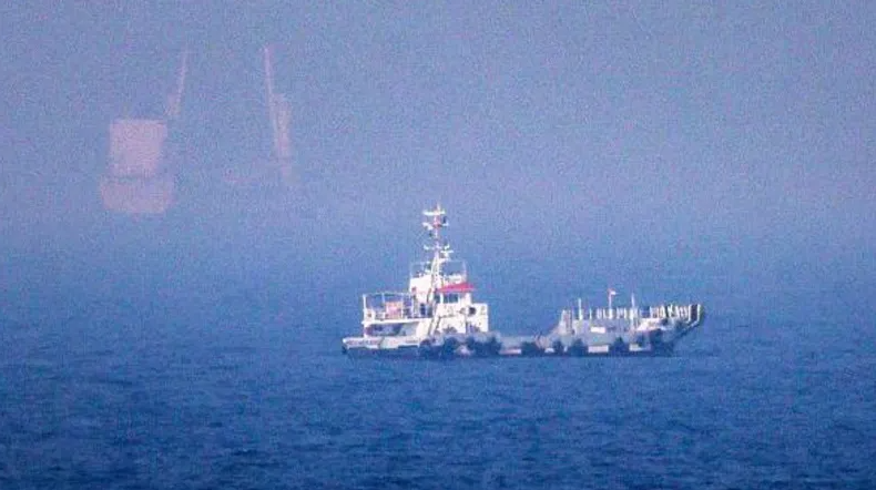UAE oil tanker navigating the Strait of Hormuz following Iranian missile attacks amid escalating US-Iran military tensions.