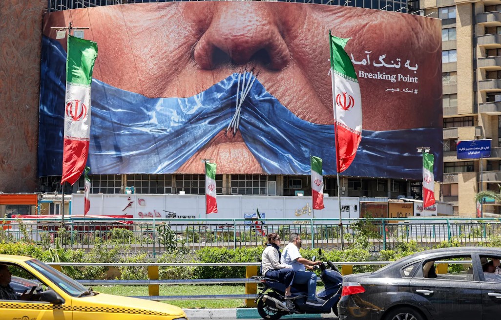 US-Iran military tensions near the Strait of Hormuz as air strikes, ceasefire violations, and regional security concerns raise risks for global energy markets.